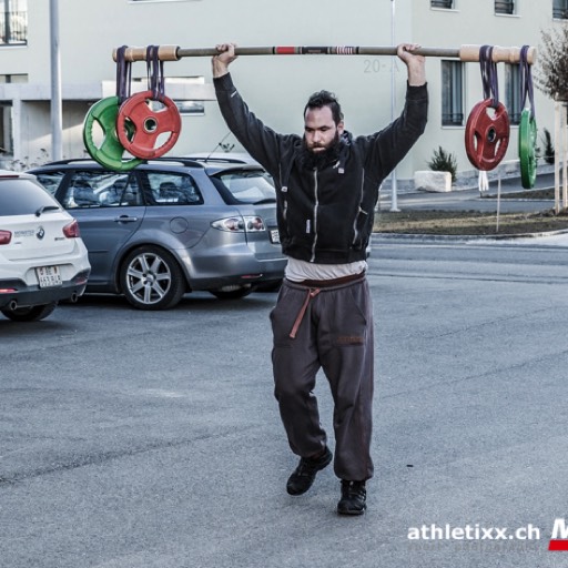 Kleine Challange draussen am Powerlifting Workshop im Monster Gym Münsingen